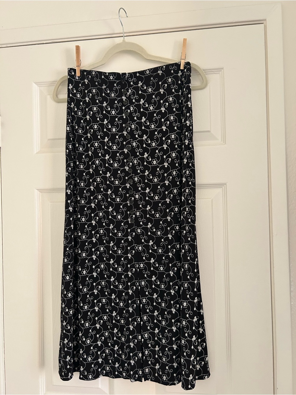 Briggs New York Black Maxi Skirt with White Swirl Floral Print